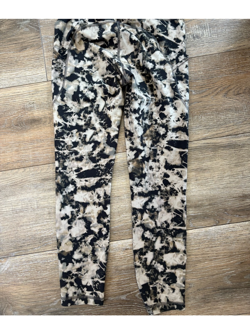 Lululemon Black & Light Gray marble Leggings (Size 8) 7/8 length